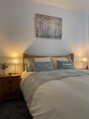 2 bedrooms, desk, free WiFi, bed sheets - Scottish Stunning Stay With Free Parking (Perth)
