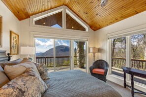 5 slaapkamers, een strijkplank/strijkijzer, gratis wifi, beddengoed