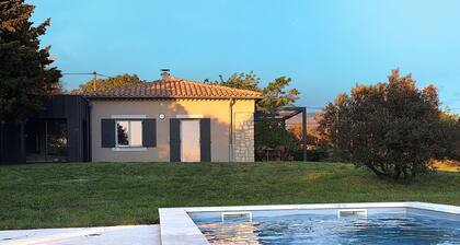 Maison de campagne indépendante avec piscine au calme