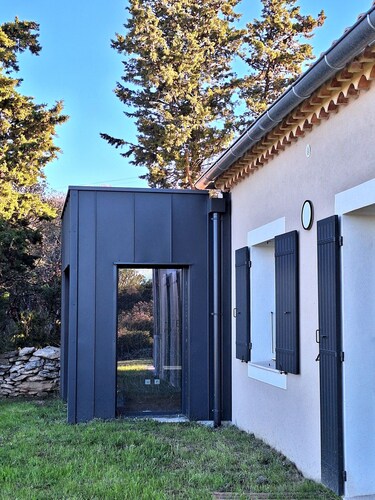 Maison de campagne indépendante avec piscine au calme