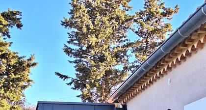 Maison de campagne indépendante avec piscine au calme