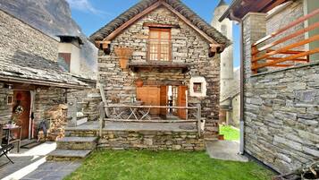 Familienchalet, Mehrere Schlafzimmer (Rustico al forno Sonogno) | Außenbereich