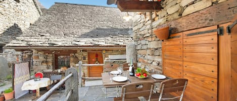 Family Chalet, Multiple Bedrooms (Rustico al forno Sonogno) | Outdoor dining