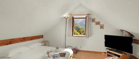 Perhechalet, useita makuuhuoneita (Rustico al forno Sonogno) | 1 makuuhuone, ilmainen Wi-Fi, vuodevaatteet