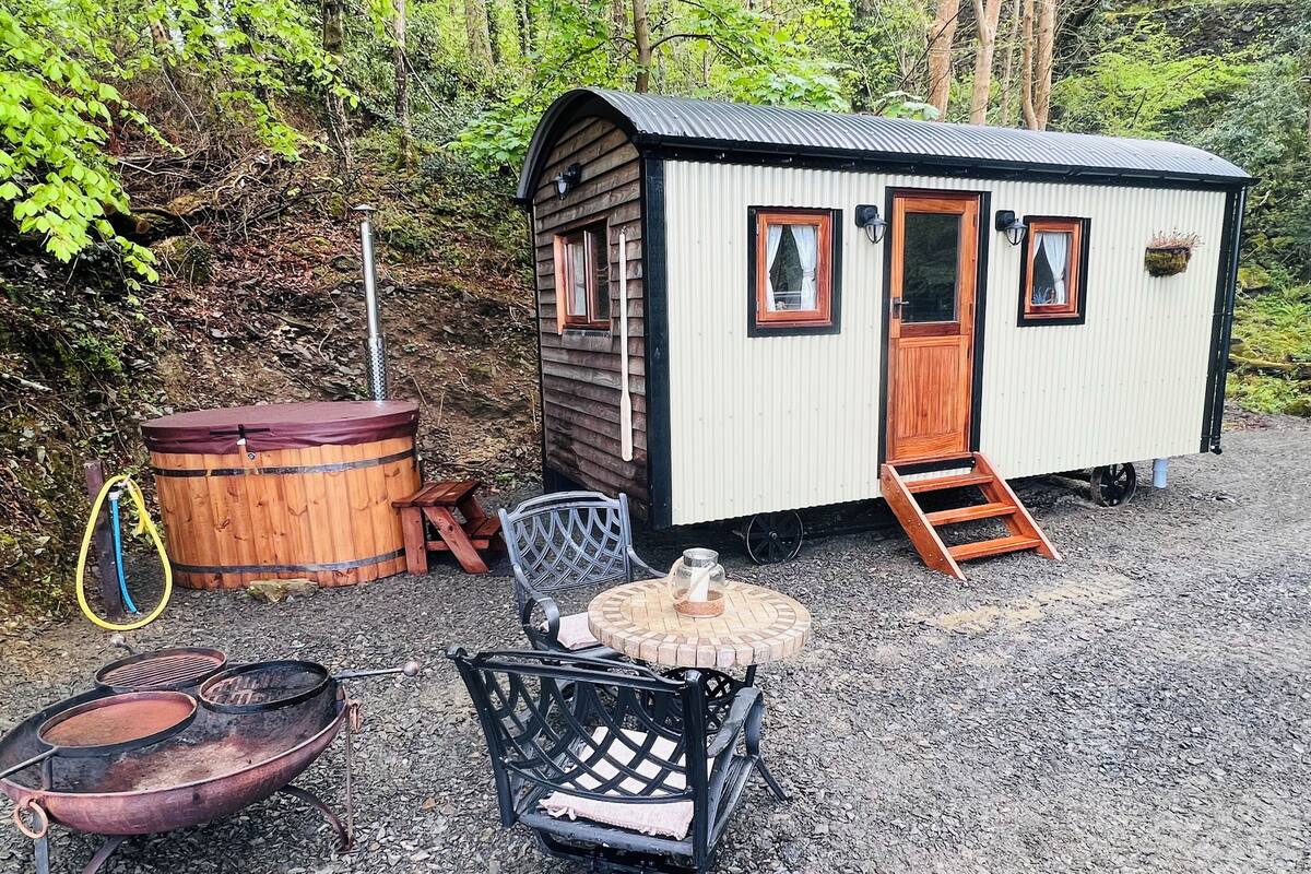 奢華小屋 (Shepherd Hut) | 高級寢具、獨特裝潢、床單