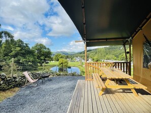 Ferienhütte, 3 Schlafzimmer (Safari Lodge with Hot Tub) | Hochwertige Bettwaren, individuell dekoriert, Bettwäsche