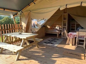小屋, 3 間臥室 (Safari Lodge with Hot Tub) | 高級寢具、獨特裝潢、床單