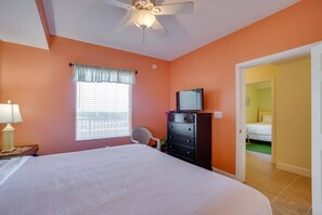 2 bedrooms, desk, free WiFi, bed sheets - Paradise Tides 813-Sleeps 8-Outstanding Ocean (Panama City Beach)
