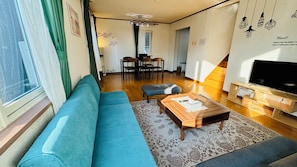 Smart TV, fireplace