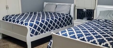 5 bedrooms, iron/ironing board, WiFi, bed sheets