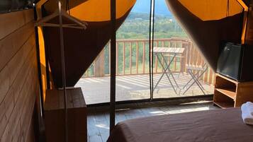 Luxe tent | 1 slaapkamer, geluiddichte muren, een strijkplank/strijkijzer