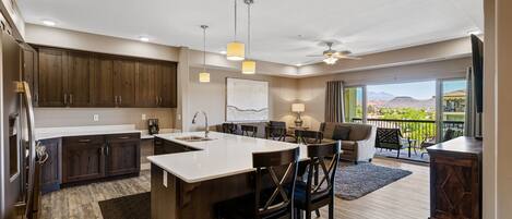 House, 5 Bedrooms | Private kitchen