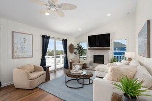 TV - Newly Built Luxury Home Near Beach with Pool, Spa! (Corolla)