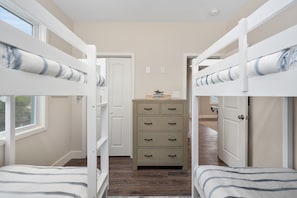 7 bedrooms, iron/ironing board, WiFi, bed sheets