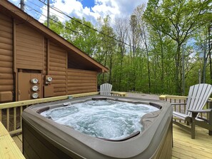 Condo, 2 Bedrooms | Outdoor spa tub - Dolly's Lodge # 3 2 Bedroom Condo by RedAwning (Sevierville)