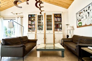 Smart-TV, bordtennis og stereoanlegg