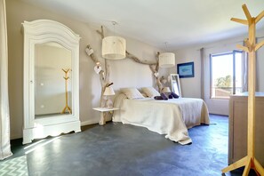 5 Schlafzimmer, Schreibtisch, Bügeleisen/Bügelbrett, Reisekinderbett
