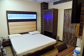 Soundproofing, free WiFi - HOTEL MIDTOWN AND RESTAURANT (Jhunjhunu)