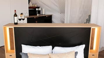 1 bedroom, desk, iron/ironing board, WiFi