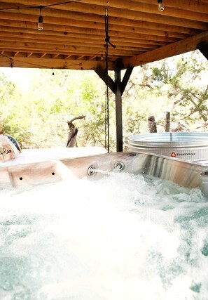 Bain à remous extérieur