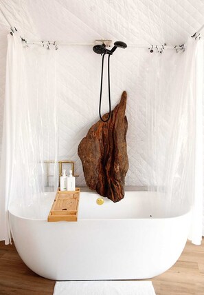 Douche, serviettes fournies