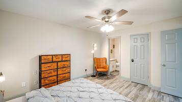 2 bedrooms, iron/ironing board, bed sheets