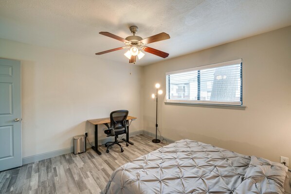 Room - Vacation Rental Near Dtwn Dallas w/ Pool Access! (Dallas)