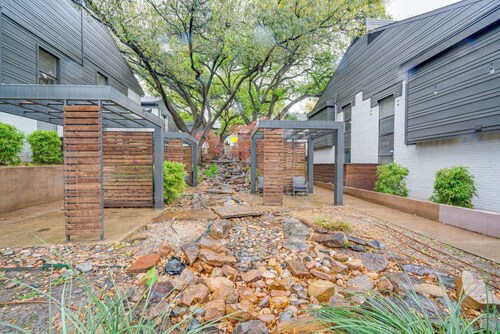 Dallas Apartment w/ Pool Access, 10 Mi to Downtown