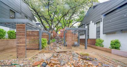 Dallas Apartment w/ Pool Access, 10 Mi to Downtown