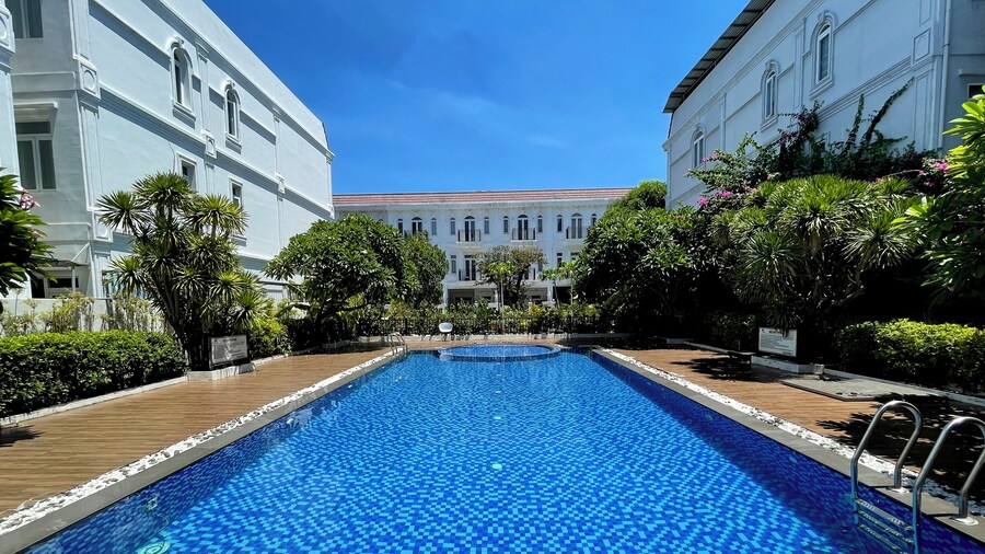 Aroma Luxury Villa