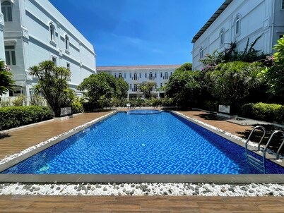 Aroma Luxury Villa