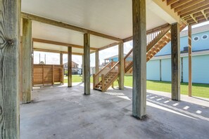 Interior - Walk to Crystal Beach: Family Home w/ Deck (Port Bolivar)