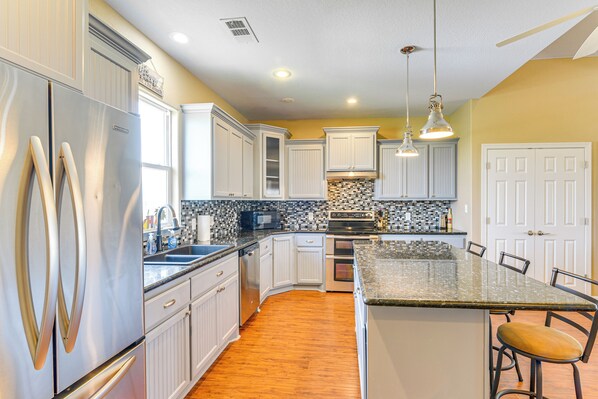 Interior - Walk to Crystal Beach: Family Home w/ Deck (Port Bolivar)