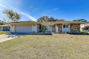 Interior - Sarasota Home w/ Private Pool ~ 10 Mi to Beach! (Sarasota)