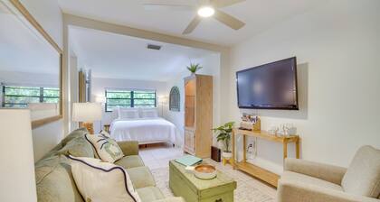 Vero Beach Studio w/ Shared Patio ~ 3 Mi to Beach!
