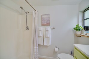 Apartment (0 Bedroom) | Interior - Vero Beach Studio w/ Shared Patio ~ 3 Mi to Beach! (Vero Beach)