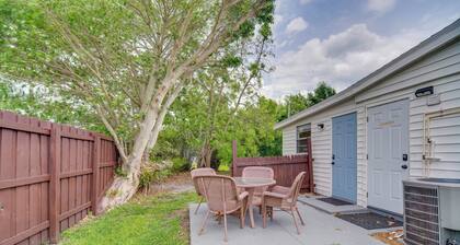 Vero Beach Studio w/ Shared Patio ~ 3 Mi to Beach!