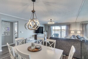 Apartment (2 Bedrooms) | Interior - Lakefront Retreat w/ Community Pool in Osage Beach (Osage Beach)