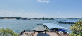 Lakefront Retreat w/ Community Pool in Osage Beach