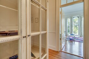 Interior - Downtown Savannah Apartment, Walk to Forsyth Park! (Savannah)