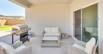 Maricopa Home w/ Putting Green & Covered Patio!
