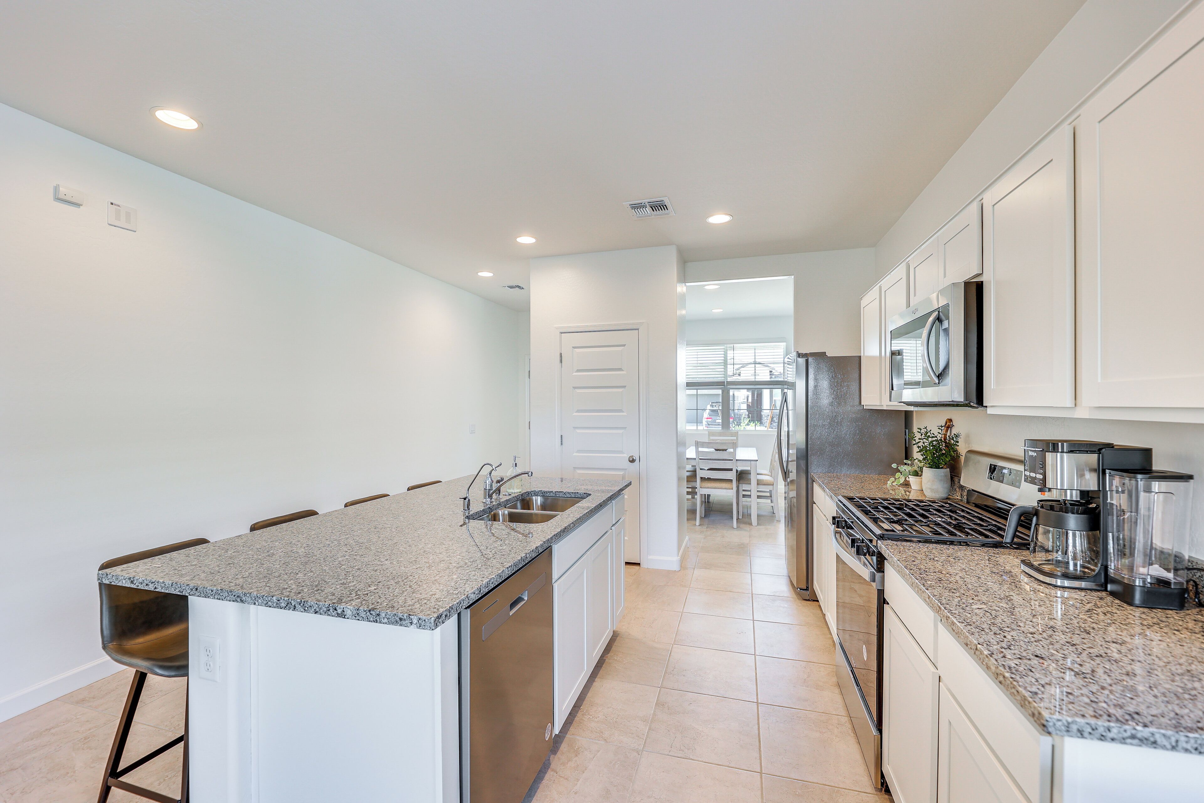 House (3 Bedrooms) | Interior