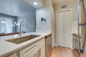 Interior - Near Stadiums: Grand Prairie Apt w/ Pool Access (Grand Prairie)