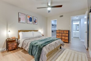 Apartment (1 Bedroom) | Interior - Near Stadiums: Grand Prairie Apt w/ Pool Access (Grand Prairie)
