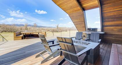 Riverfront Montana Retreat - Deck, Fire Pit & Pond