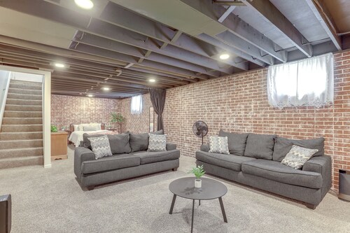 Family-friendly Lincoln Home w/ Sandbox & Grill!