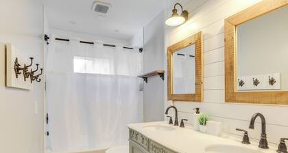 Family-friendly Lincoln Home w/ Sandbox & Grill!