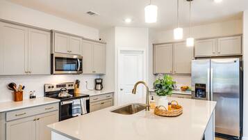 Microwave, oven, kompor, dan mesin pencuci piring