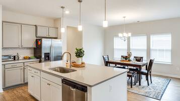 Microwave, oven, kompor, dan mesin pencuci piring