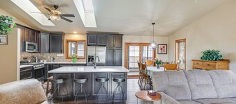 Scenic & Serene Rapid City Getaway on 1 1/2 Acres!